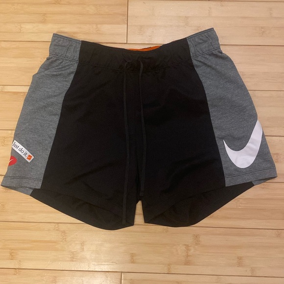 NikePro Shorts - Picture 1 of 5